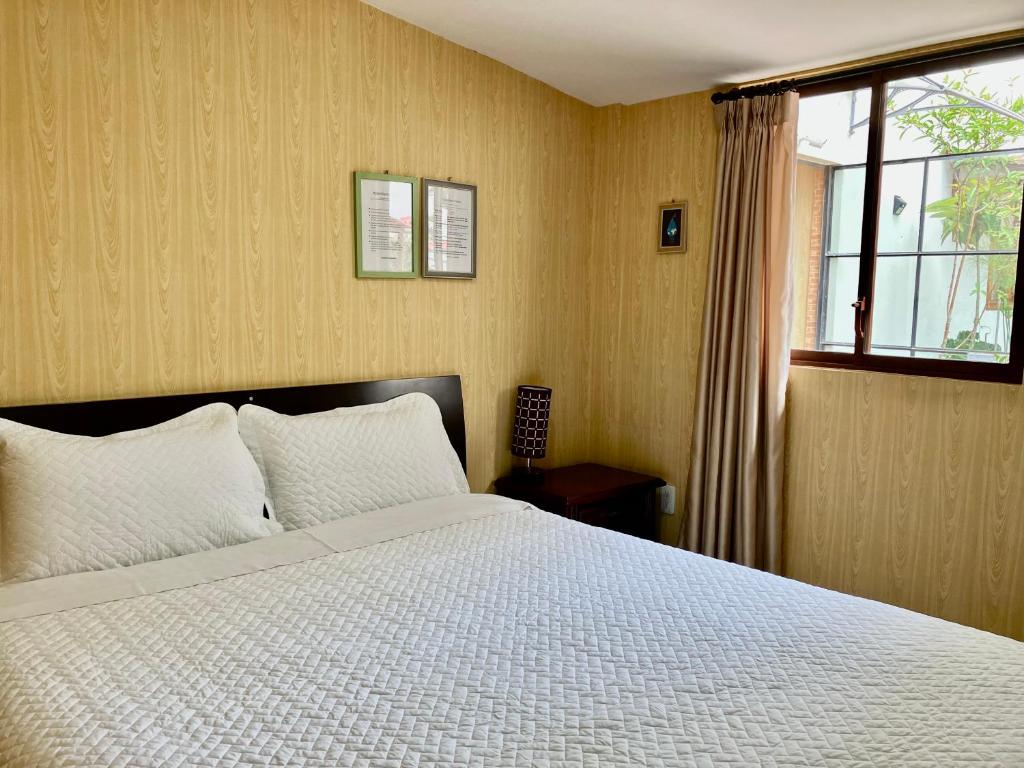 Postel nebo postele na pokoji v ubytování Quito Terrace