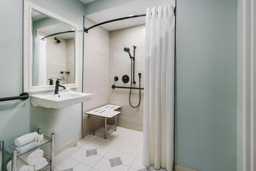 Holiday Inn Resort Lumina on Wrightsville Beach, an IHG Hotel - 