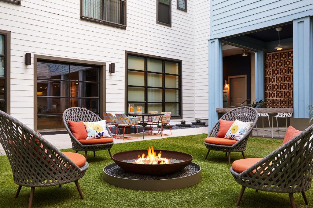 a fire pit in a yard with chairs and a table at Sentral East Austin at 1630 E Sixth in Austin