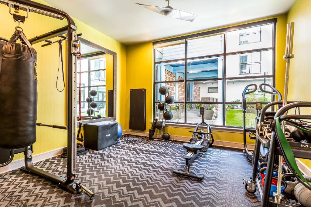 Palestra o centro fitness di Sentral East Austin at 1630 E Sixth