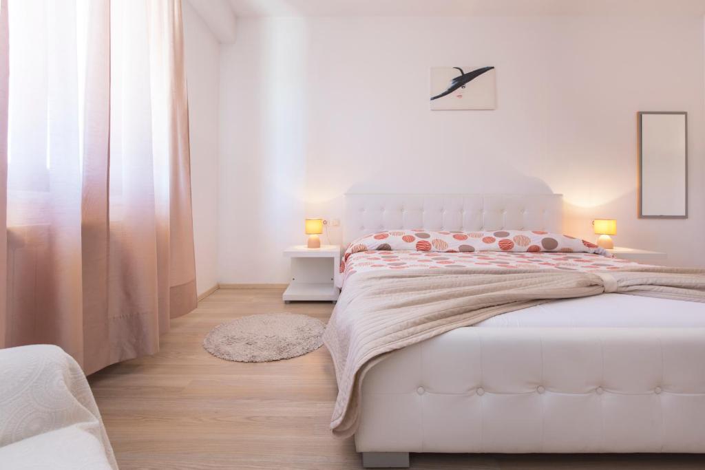 Postel nebo postele na pokoji v ubytování Apartmani Xenia & Desiderio