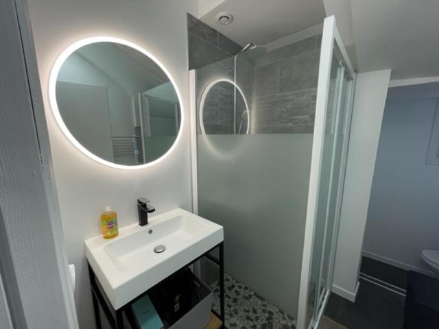 - Le Nuage - Unique, espace Spa privatif et jardin avec plancha et salon privatif, stationnement public gratuit - Appartement Met één Slaapkamer