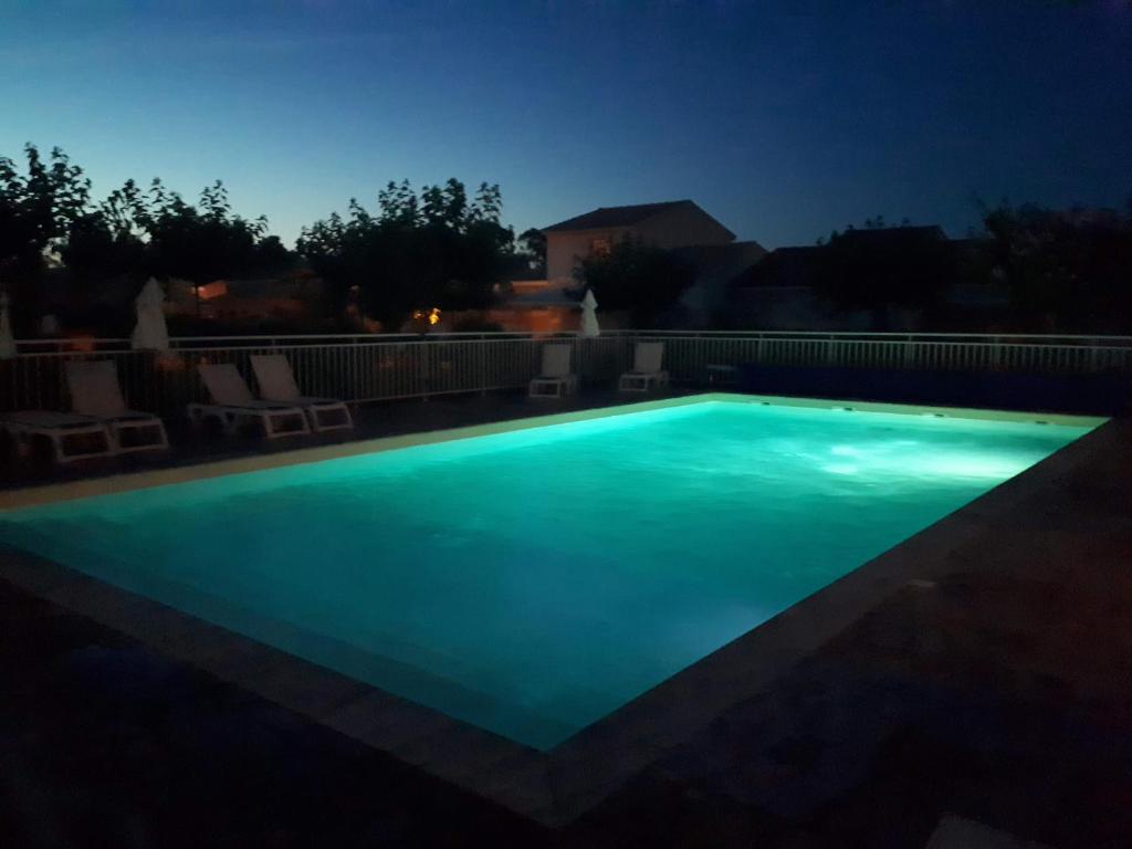 Bazén v ubytovaní Villa climatisée A Nuciola Prunete Entre mer, montagne et piscine alebo v jeho blízkosti