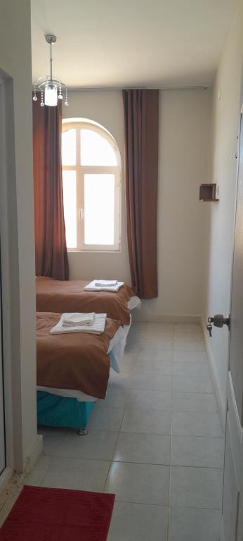 A bed or beds in a room at Sunrise Nemrut Güneş Motel