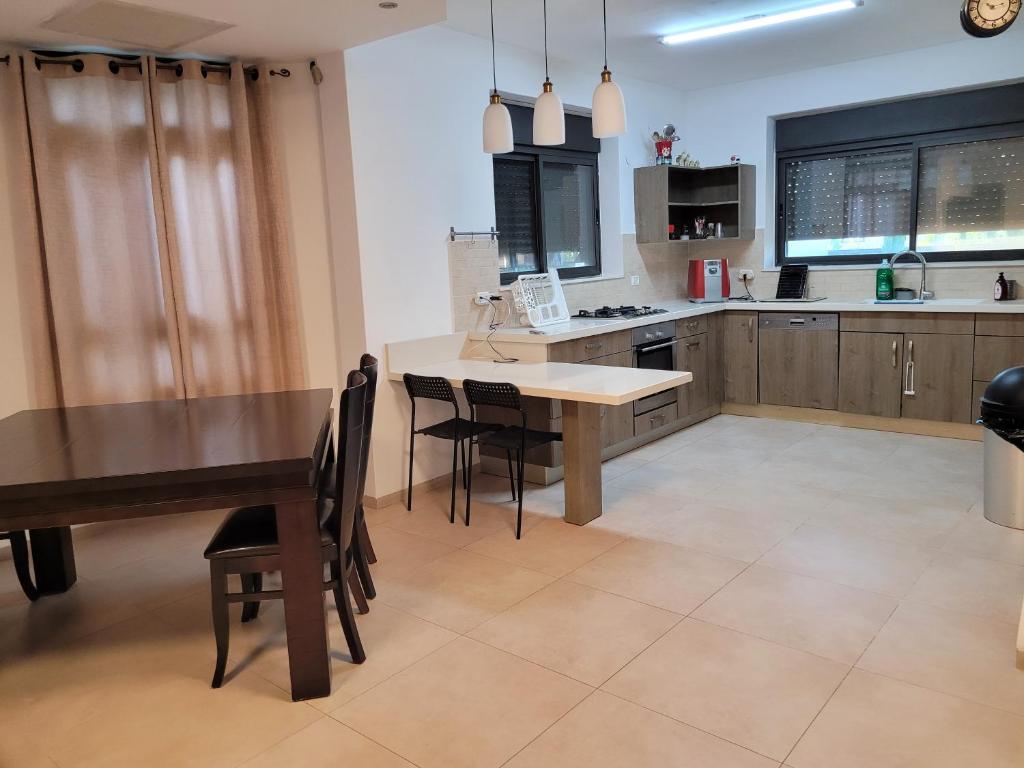Kuchyň nebo kuchyňský kout v ubytování Assaf's place - המקום של אסף