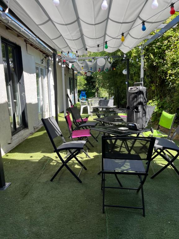 Maison et sa dépendance ss voisinage dans les vergers de Montmorency - Housity