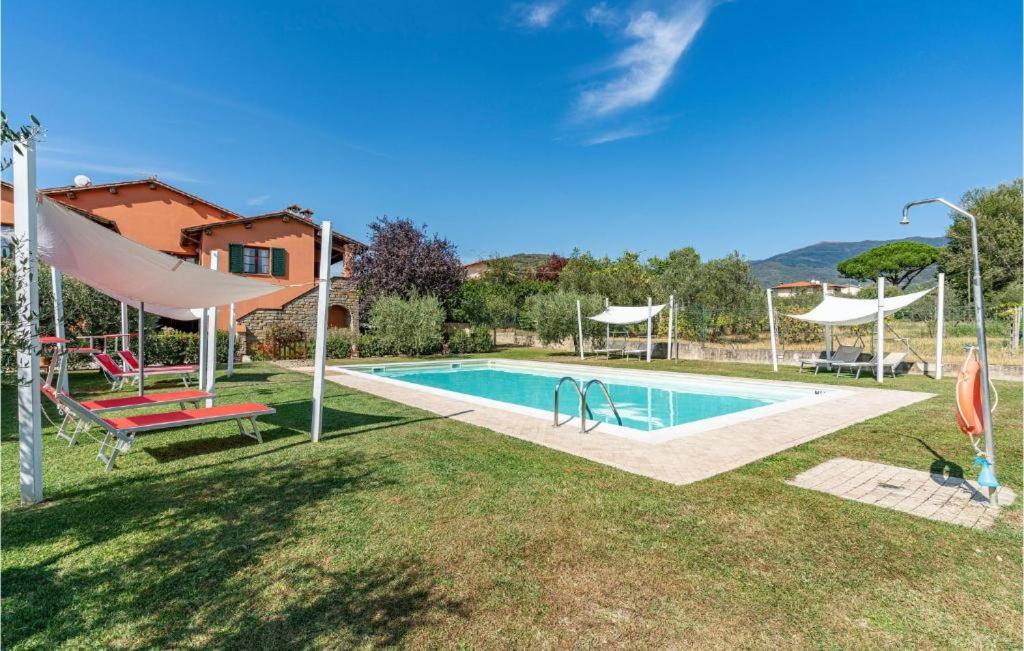 Bazén v ubytování Casa Macinarino APPARTAMENTO 13 con piscina nebo v jeho okolí