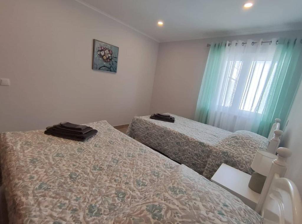 Postel nebo postele na pokoji v ubytování Alojamento King´s Village