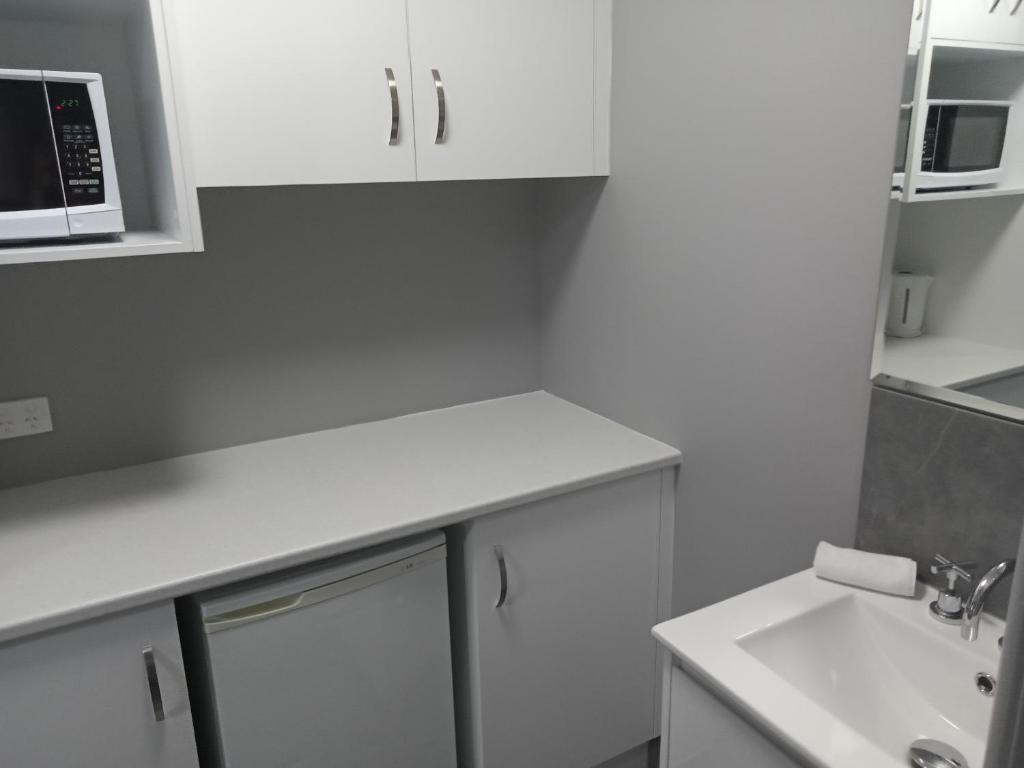 Kuchyň nebo kuchyňský kout v ubytování Solomon Inn Motel Figtree