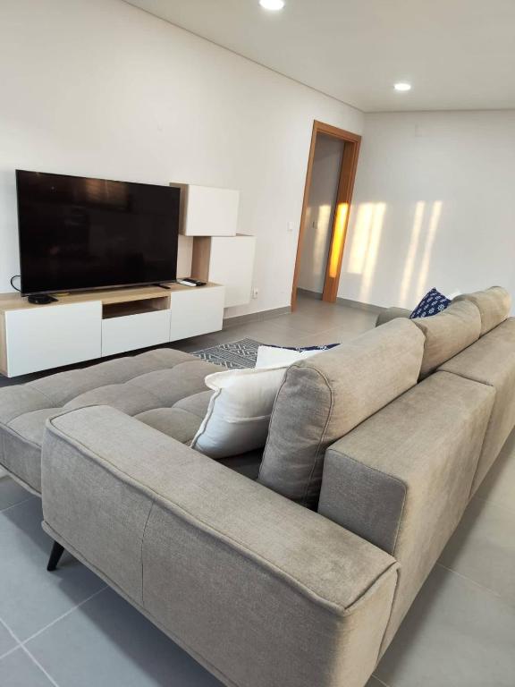 TV a/nebo společenská místnost v ubytování Alojamento King´s Village