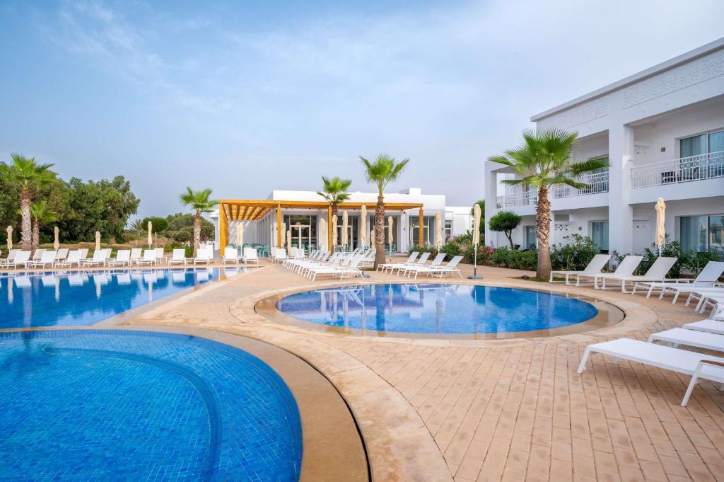 Bazén v ubytování Radisson Blu Resort, Saidia Garden nebo v jeho okolí
