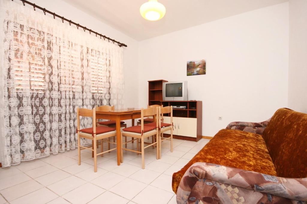 Zdjęcie z galerii obiektu Apartment Pag 4119d w mieście Pag