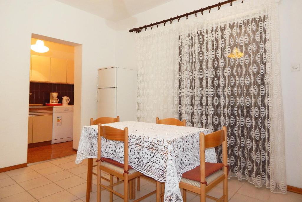 Zdjęcie z galerii obiektu Apartment Pag 4119d w mieście Pag