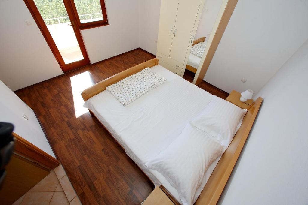 Postel nebo postele na pokoji v ubytování Apartment Bibinje 4197b