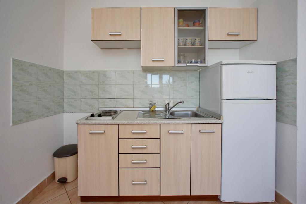Kuchyň nebo kuchyňský kout v ubytování Apartment Bibinje 4197b