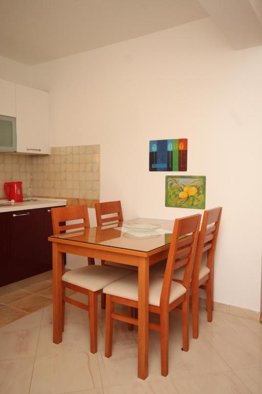 Fotografia z galérie ubytovania Apartments with a parking space Makarska - 3751 v destinácii Makarska