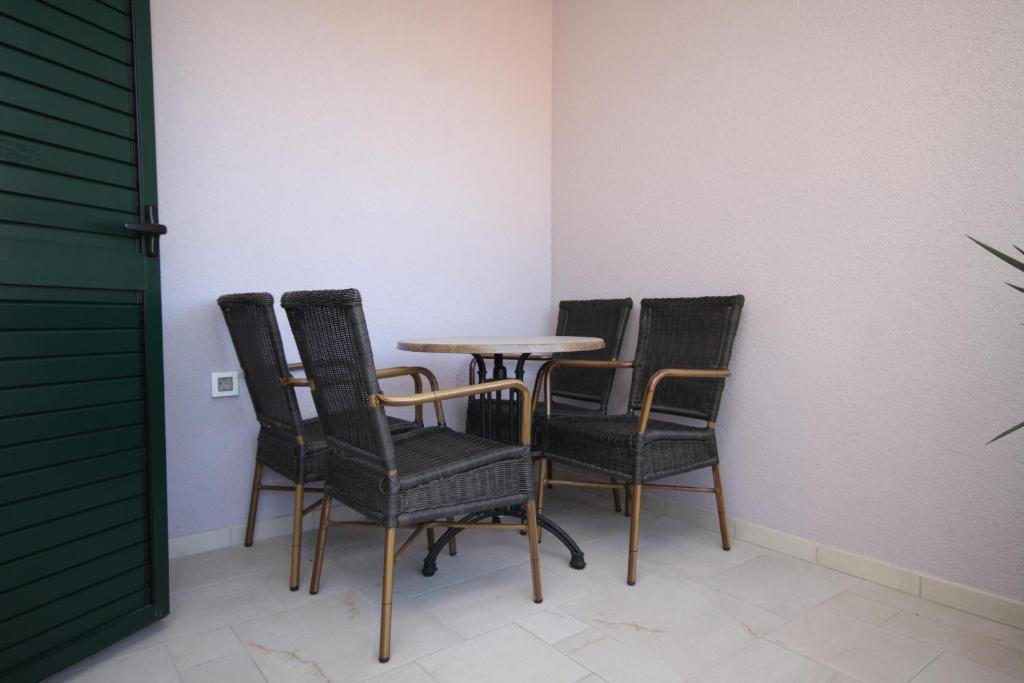 Fotografia z galérie ubytovania Apartments with a parking space Makarska - 3751 v destinácii Makarska