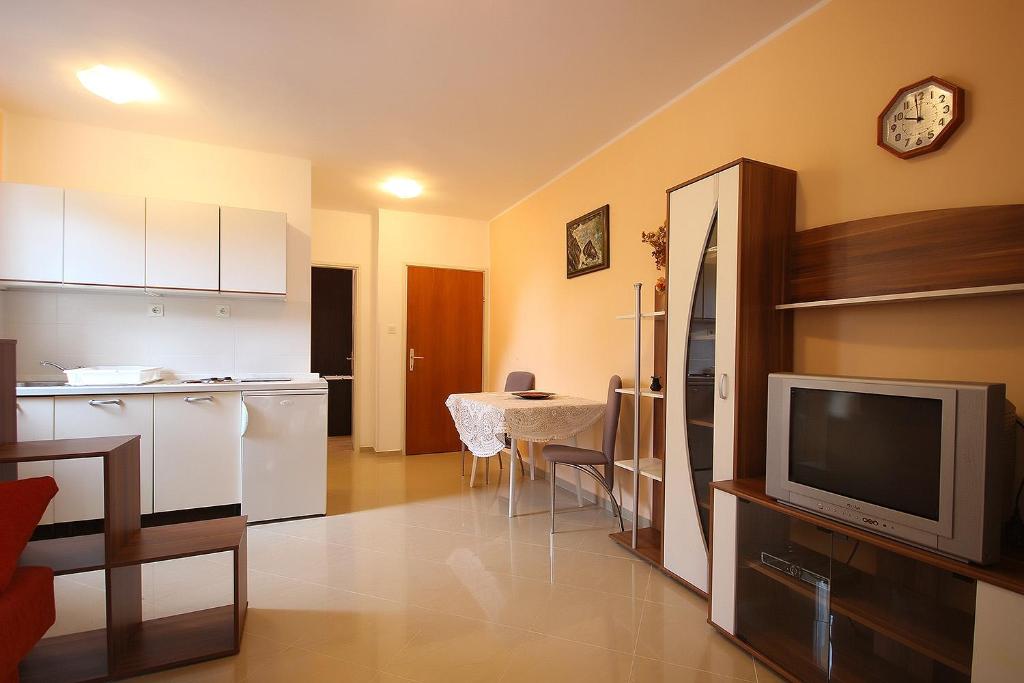 Kuchyň nebo kuchyňský kout v ubytování Apartments by the sea Novalja, Pag - 4124