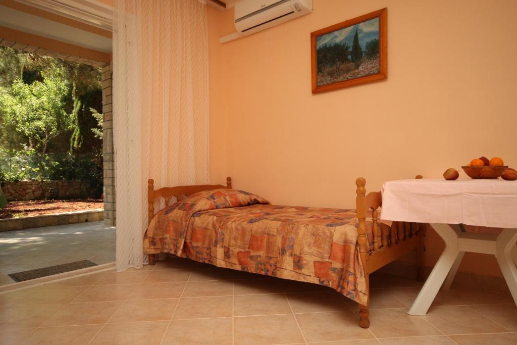 Postel nebo postele na pokoji v ubytování Apartments by the sea Novalja, Pag - 4124