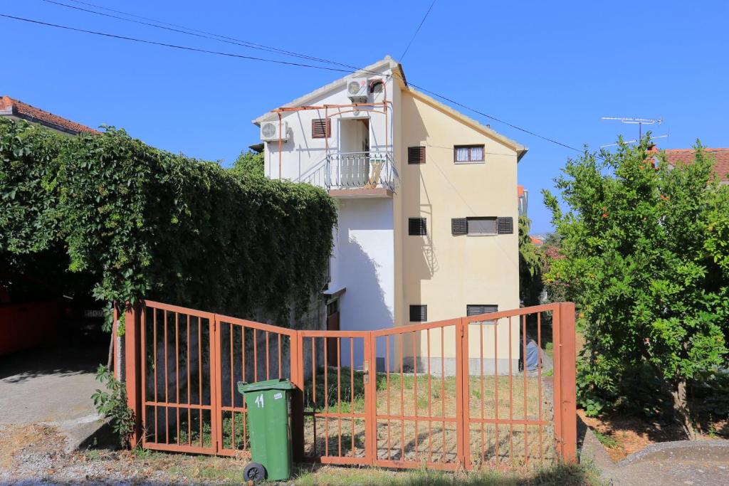 Budova, v ktorej sa apartmán nachádza