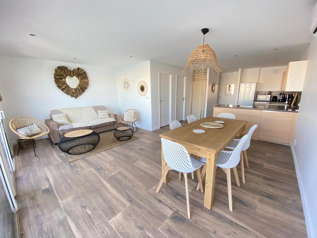 Marina appartement sur l’eauにあるキッチンまたは簡易キッチン