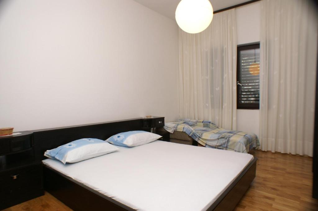 Fotografie z fotogalerie ubytování Apartments with a parking space Slatine, Ciovo - 1099 v destinaci Slatine