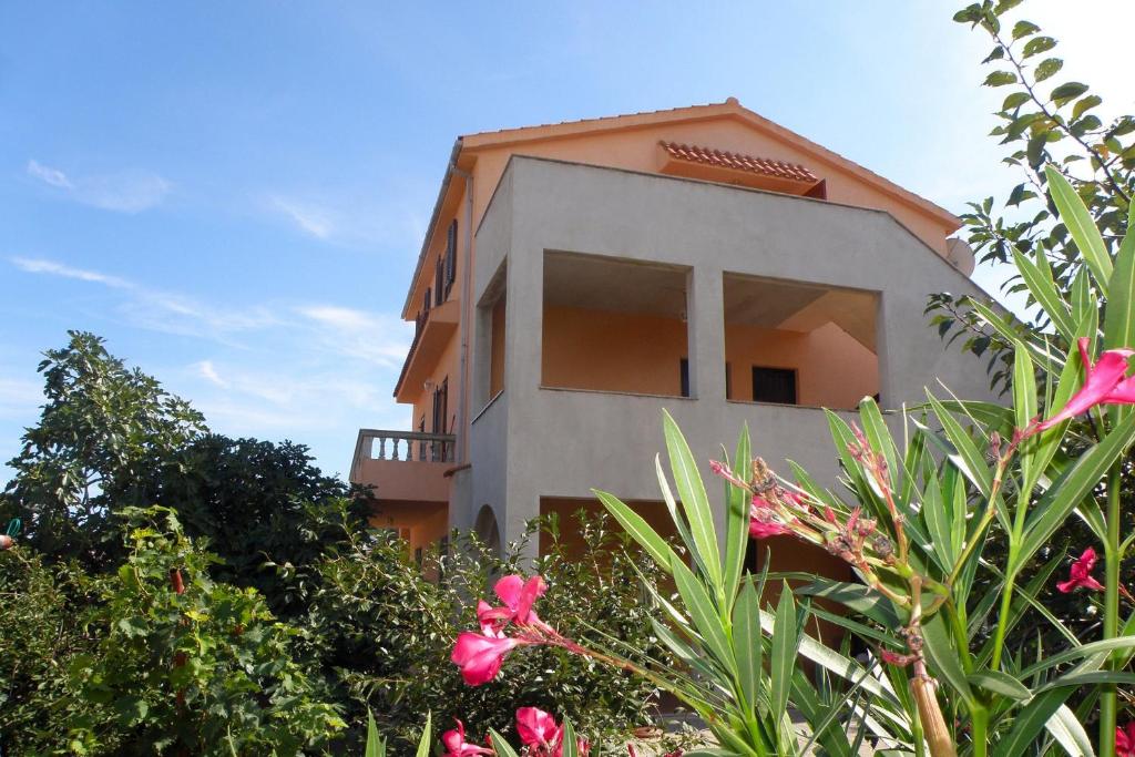 Apartments with a parking space Mali Losinj (Losinj) - 2198