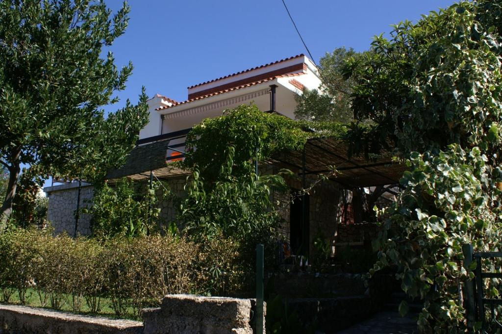 En have udenfor Apartments by the sea Vinisce, Trogir - 1166