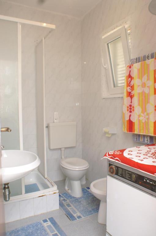 Koupelna v ubytování Apartments by the sea Zubovici, Pag - 4125