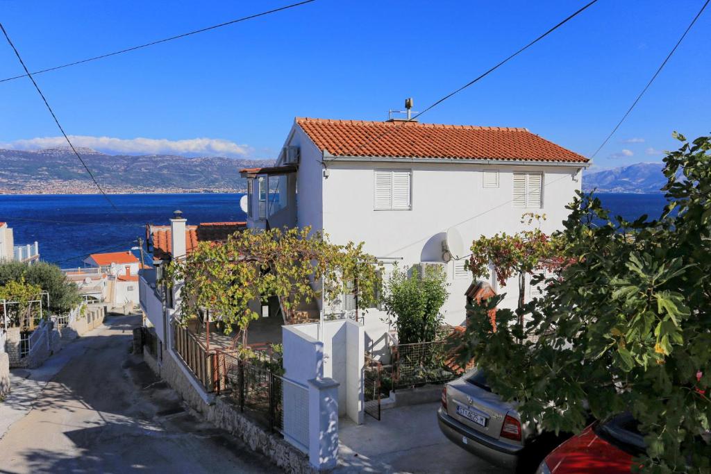 Apartments with parking space Slatine - Ciovo - 2030