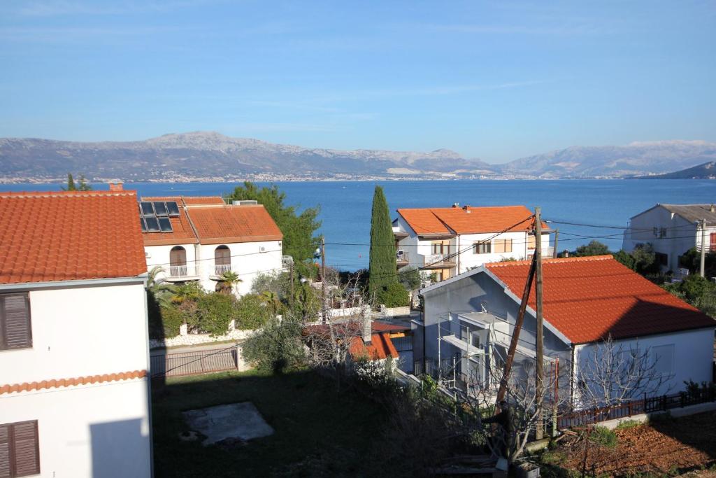 Fotografie z fotogalerie ubytování Apartments by the sea Slatine, Ciovo - 2039 v destinaci Slatine