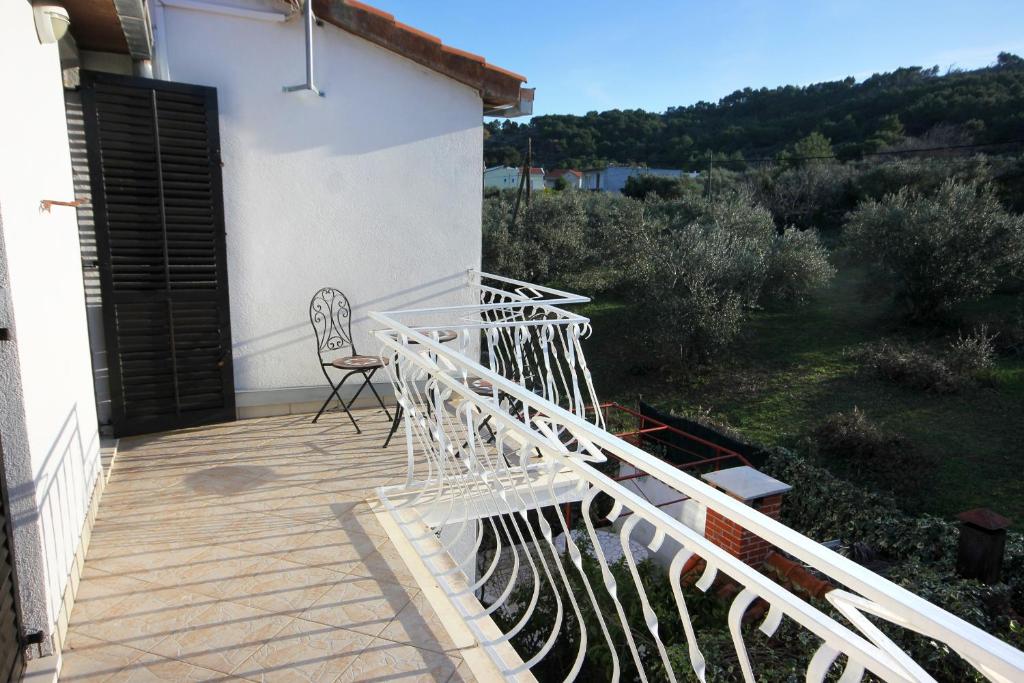 Fotografie z fotogalerie ubytování Apartments by the sea Slatine, Ciovo - 2039 v destinaci Slatine