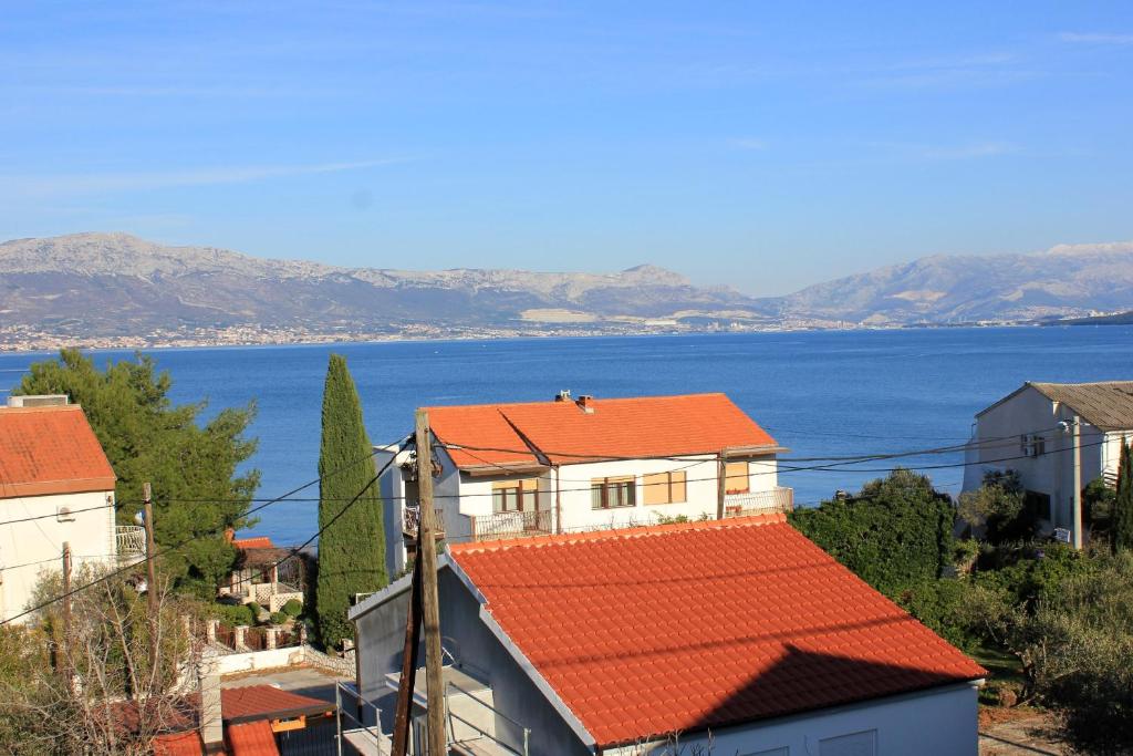 Fotografie z fotogalerie ubytování Apartments by the sea Slatine, Ciovo - 2039 v destinaci Slatine
