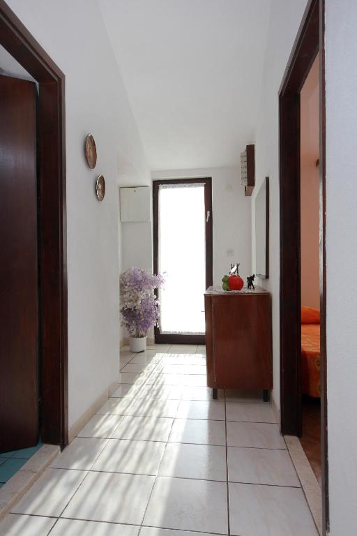 Fotografie z fotogalerie ubytování Apartments by the sea Slatine, Ciovo - 2039 v destinaci Slatine