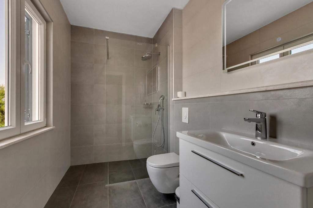 Kúpeľňa v ubytovaní Rooms by the sea Cove Pokrivenik, Hvar - 2069