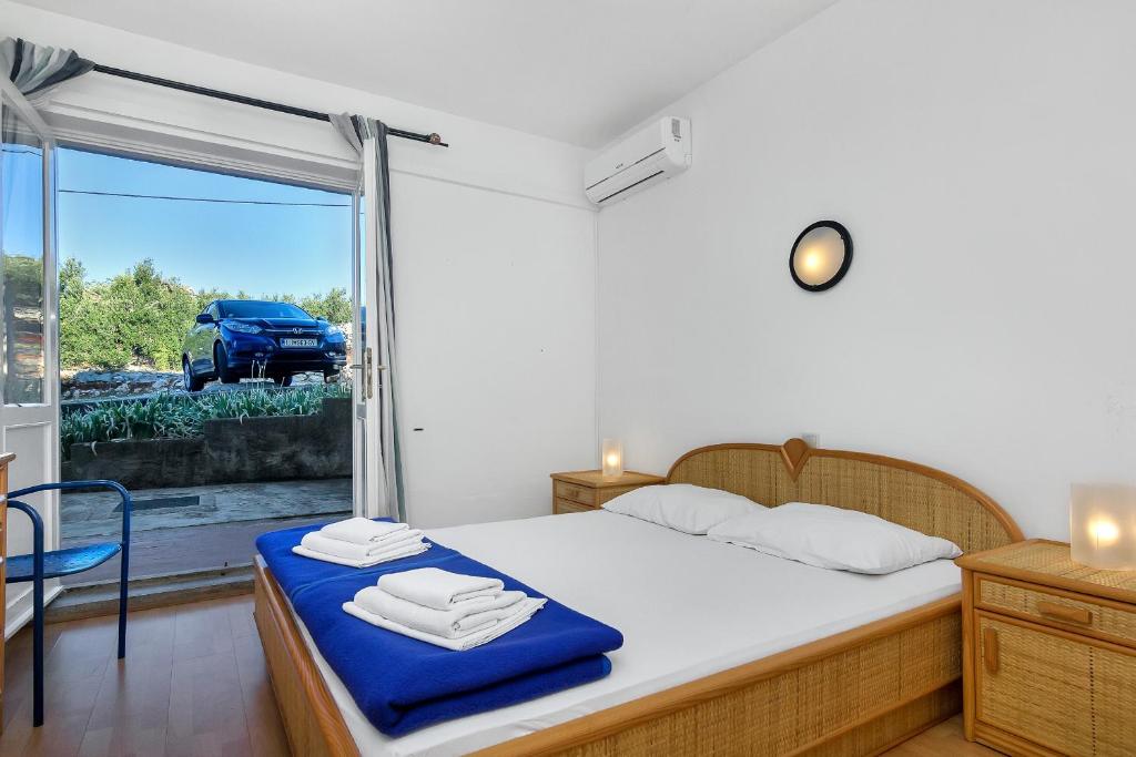Posteľ alebo postele v izbe v ubytovaní Rooms by the sea Cove Pokrivenik, Hvar - 2069