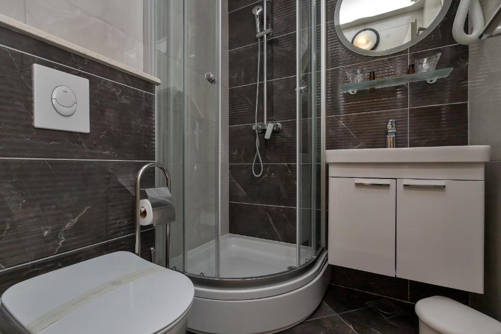 Kúpeľňa v ubytovaní Rooms by the sea Cove Pokrivenik, Hvar - 2069