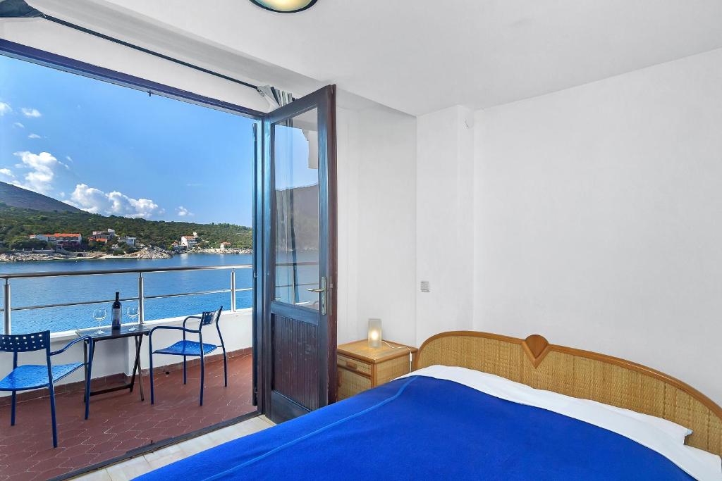 Posteľ alebo postele v izbe v ubytovaní Rooms by the sea Cove Pokrivenik, Hvar - 2069