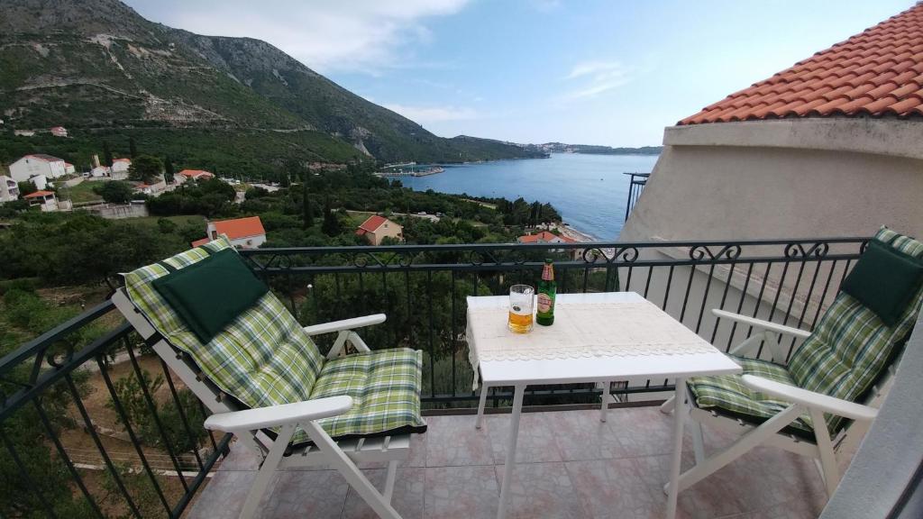 Photo de la galerie de l&#39;établissement Apartments by the sea Plat, Dubrovnik - 2136, à Mlini