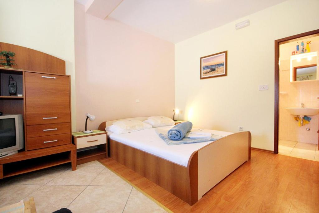 Televízia a/alebo spoločenská miestnosť v ubytovaní Apartments by the sea Srebreno, Dubrovnik - 2146