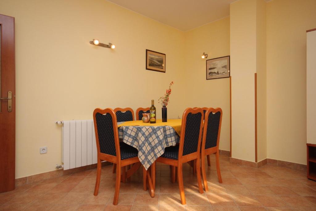 Fotografia z galérie ubytovania Family friendly apartments with a swimming pool Manjadvorci, Marcana - 2209 v destinácii Barban