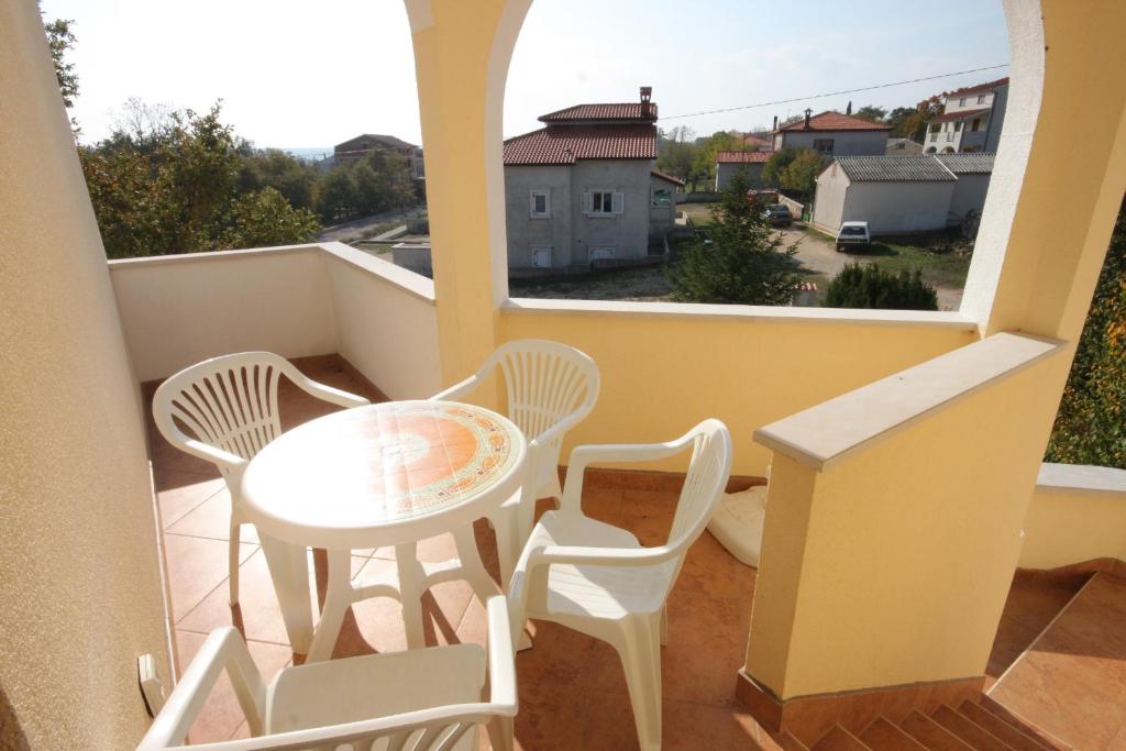 Fotografia z galérie ubytovania Family friendly apartments with a swimming pool Manjadvorci, Marcana - 2209 v destinácii Barban