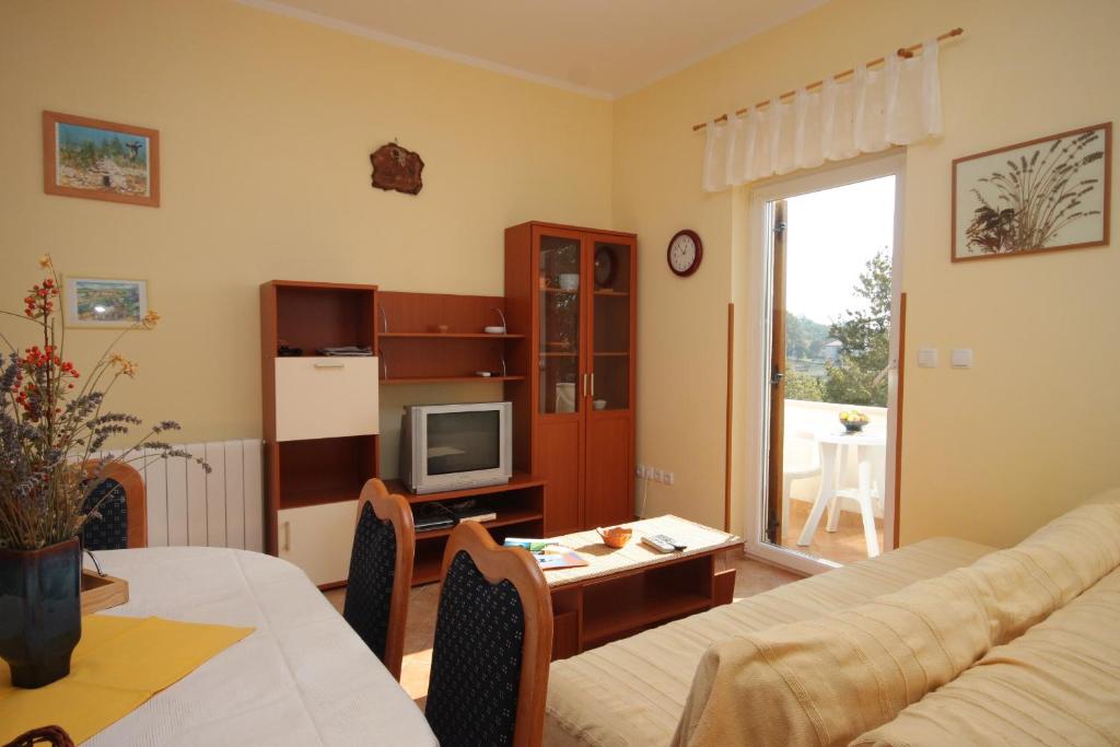 Fotografia z galérie ubytovania Family friendly apartments with a swimming pool Manjadvorci, Marcana - 2209 v destinácii Barban