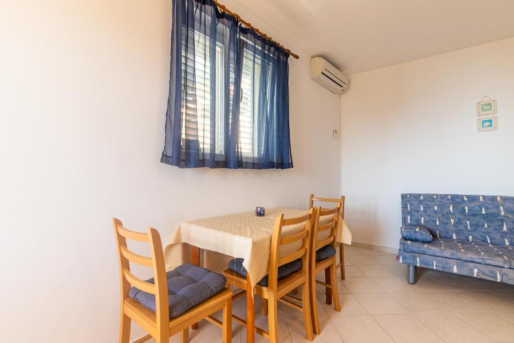 Posedenie v ubytovaní Apartments with a parking space Sveta Nedilja, Hvar - 4049