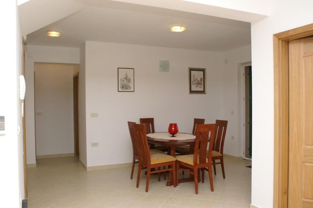 Posedenie v ubytovaní Apartments by the sea Supetar, Brac - 4274