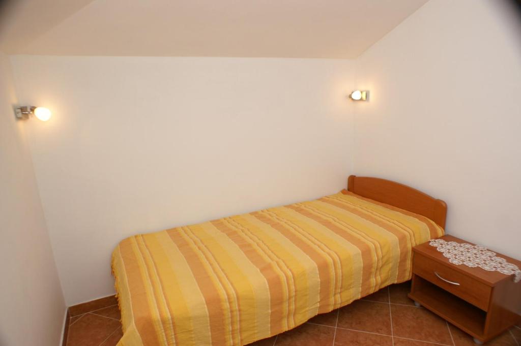 Posteľ alebo postele v izbe v ubytovaní Apartments by the sea Supetar, Brac - 4274