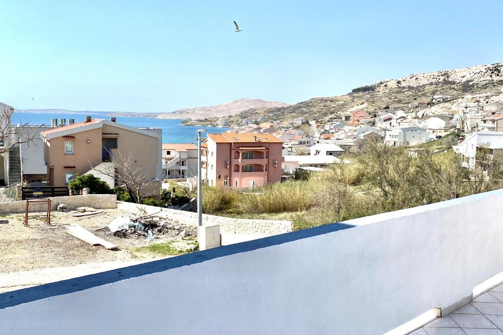 Zdjęcie z galerii obiektu Apartments with a parking space Metajna, Pag - 4121 w mieście Zubovići