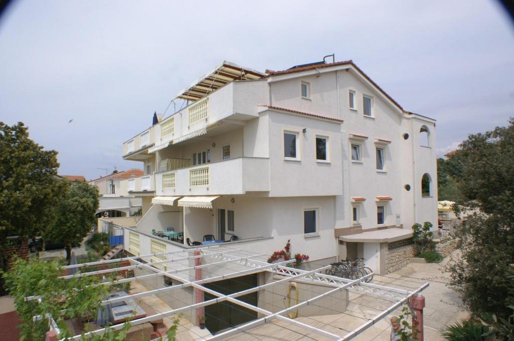 a large white building with a lot of windows at Apartment Mandre 4098d in Mandre