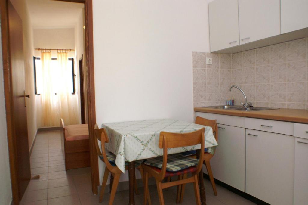 Zdjęcie z galerii obiektu Apartment Metajna 4150c w mieście Metajna