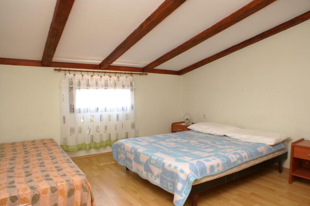 Posteľ alebo postele v izbe v ubytovaní Apartments and rooms by the sea Zubovici, Pag - 4065